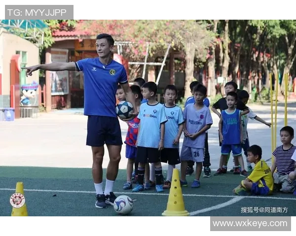 定制足球明星签名服装让你与偶像零距离接触尽享球迷专属体验